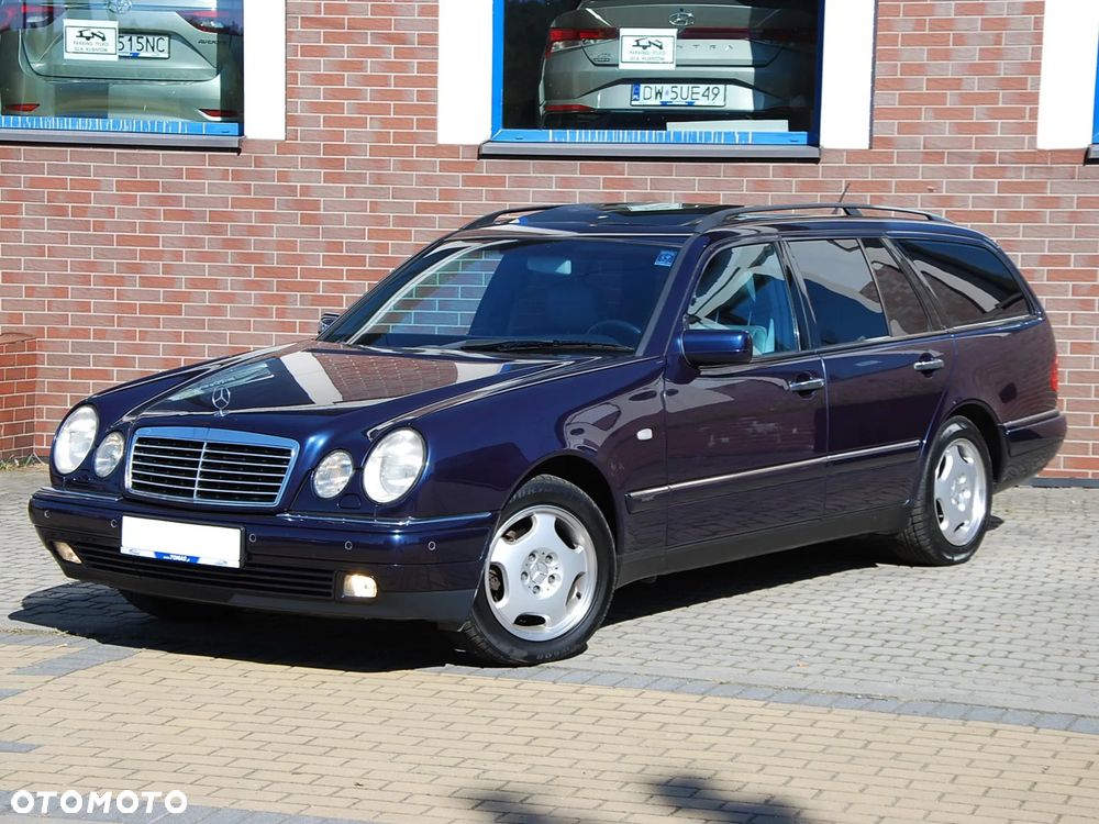 Mercedes-Benz Klasa E 320 T 4-Matic Avantgarde - 29