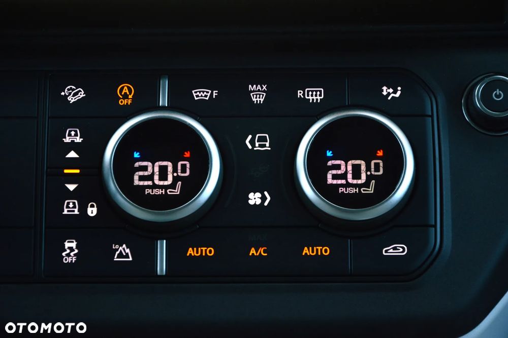 Land Rover Defender 3.0 D250 mHEV - 36