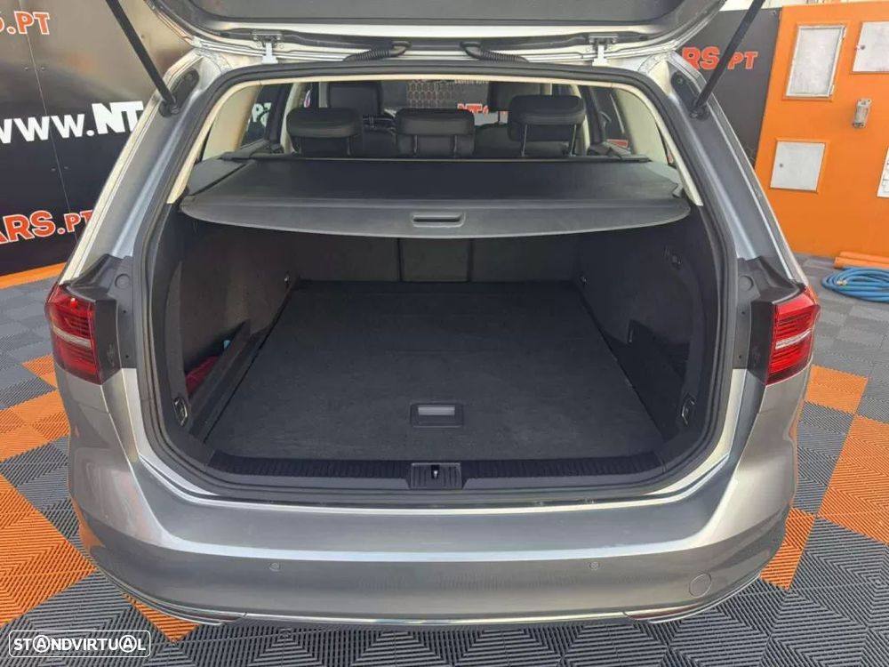 VW Passat Variant 2.0 TDI R-Line DSG - 26