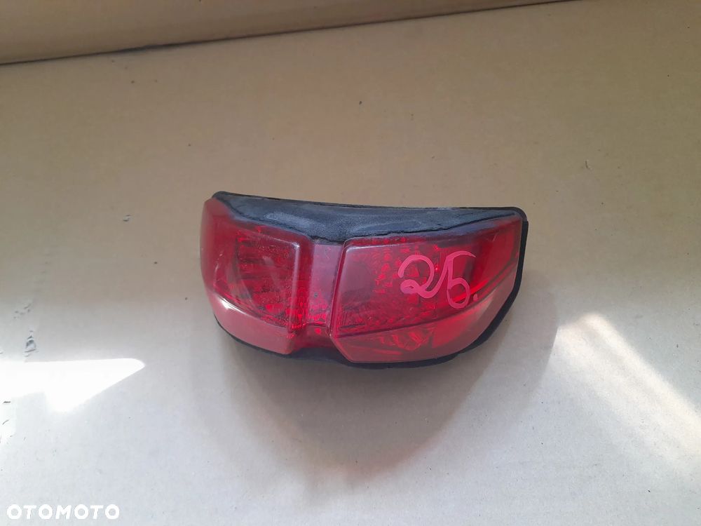 YAMAHA FZ8 10-15 LAMPA TYŁ - 1