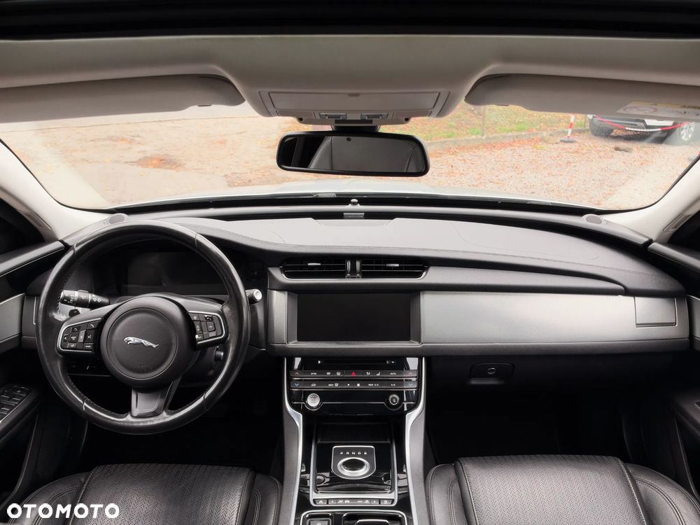 Jaguar XF 3.0 TDV6 300 Sport - 34