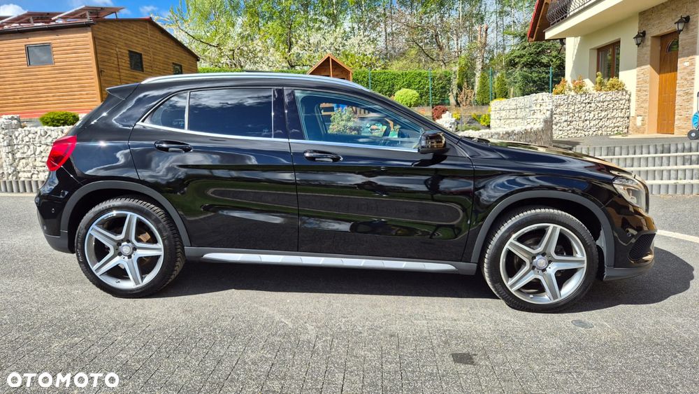 Mercedes-Benz GLA 200 7G-DCT AMG Line - 3