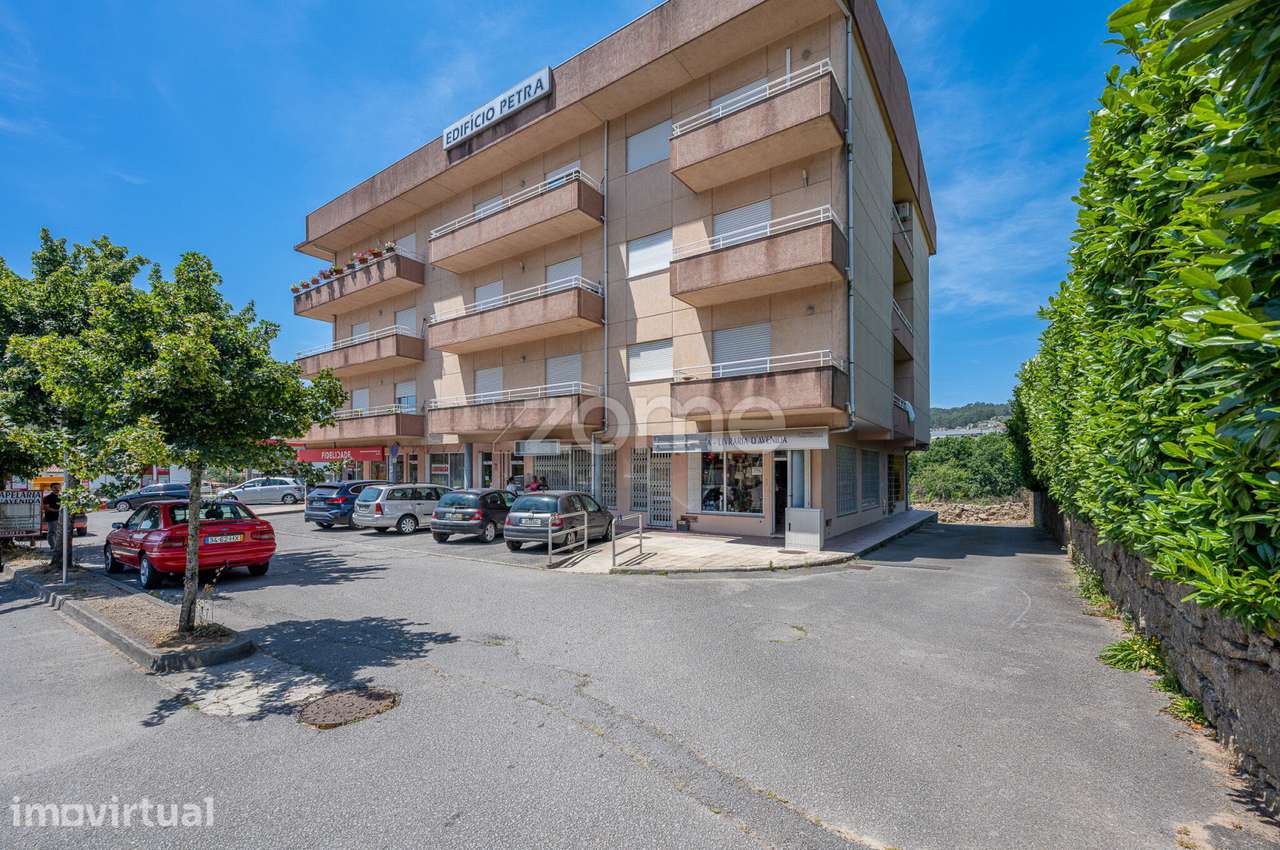 APARTAMENTO T2 PENAFIEL C/ 2 VARANDAS E LUGAR DE GARAGEM - Grande imagem: 2/30