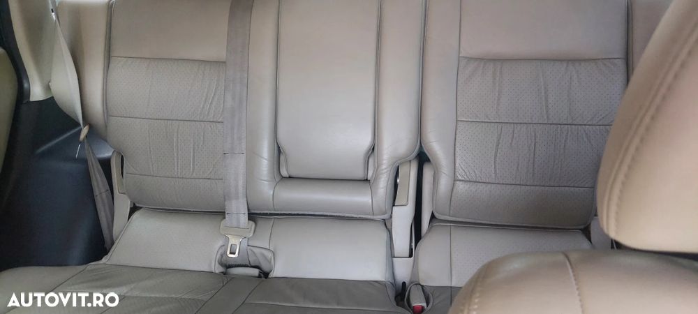 Mitsubishi Pajero - 24