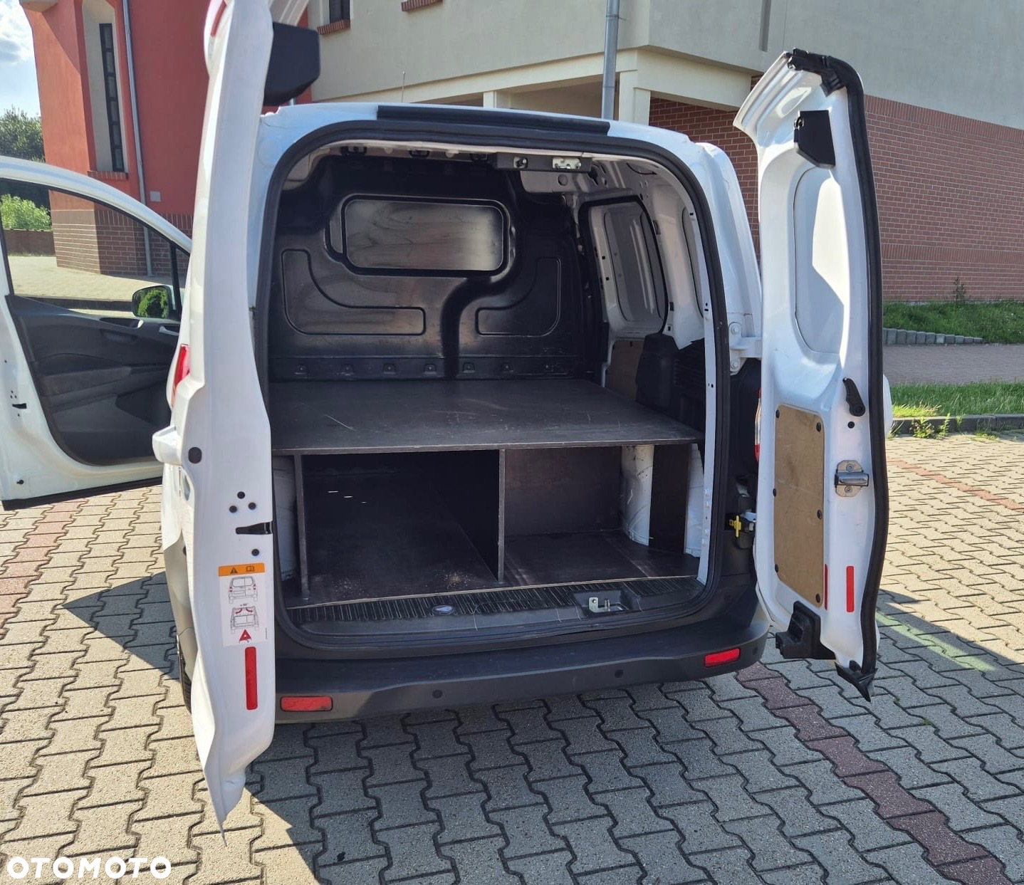 Ford Transit Courier - 15
