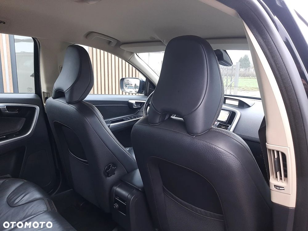 Volvo XC 60 D5 AWD Momentum - 27