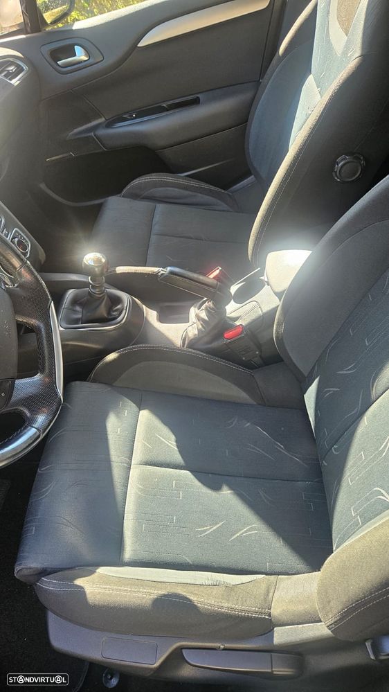 Citroën C4 HDi 110 Exclusive - 6