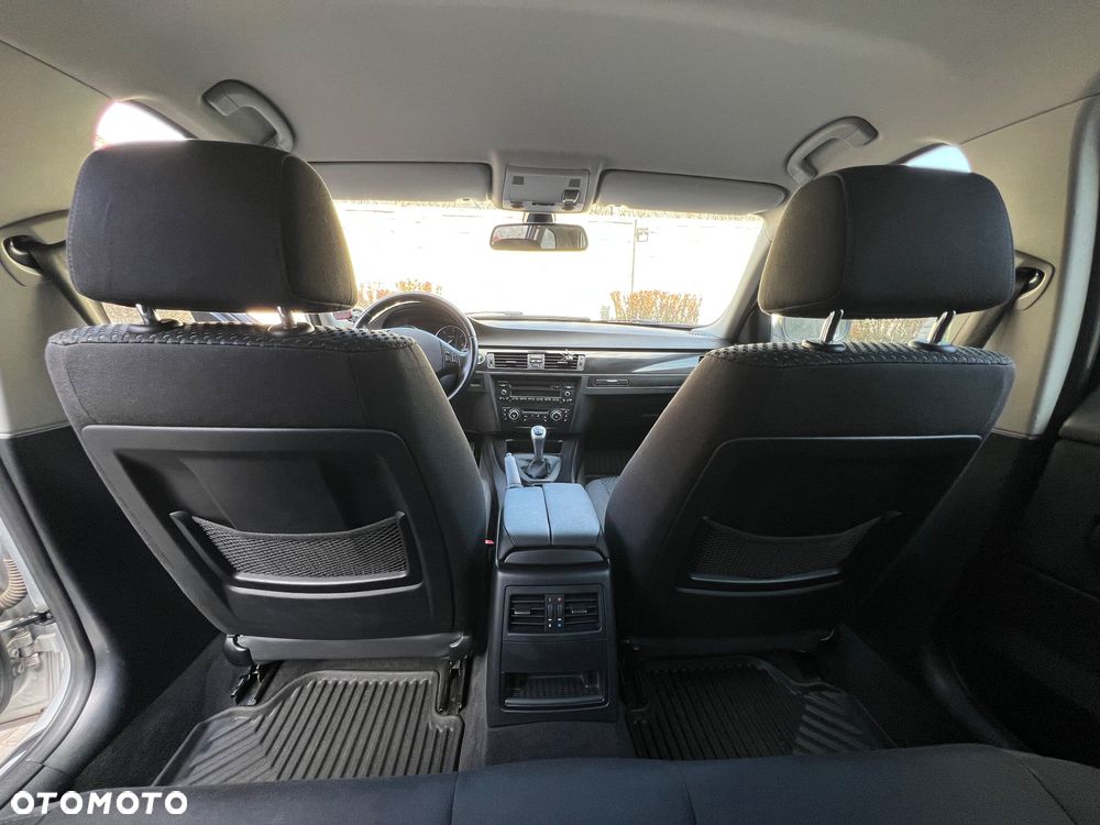BMW Seria 3 318d - 11