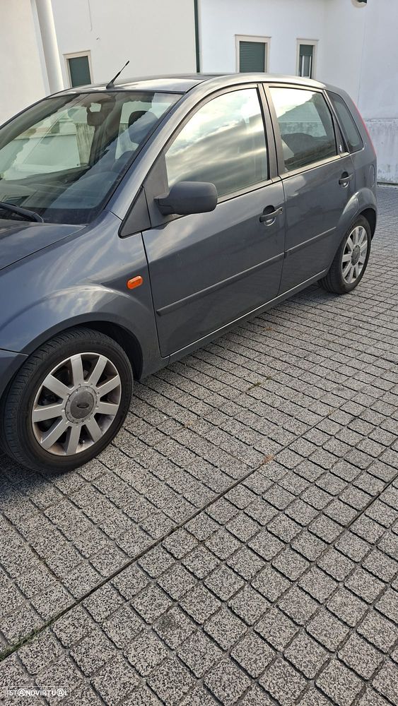 Ford Fiesta 1.4 TDCi Ghia - 4