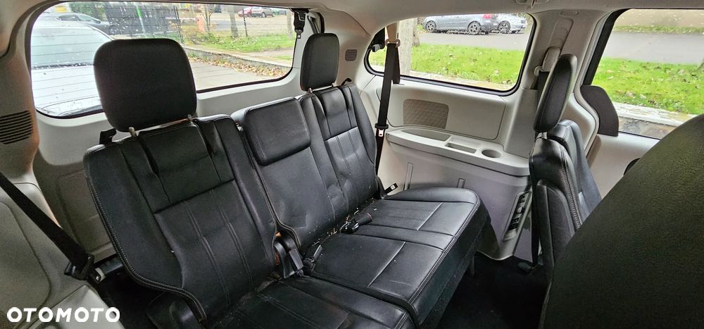 Chrysler Town & Country - 23