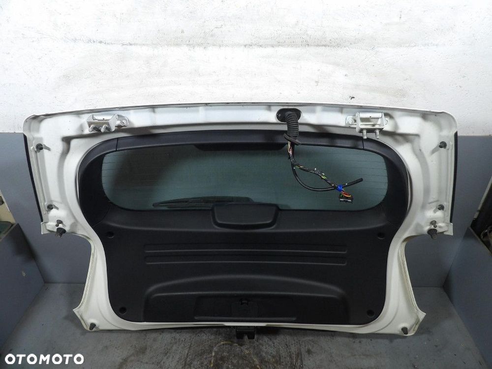SSANGYONG TIVOLI GRAND TYLNA KLAPA  WAA - 6