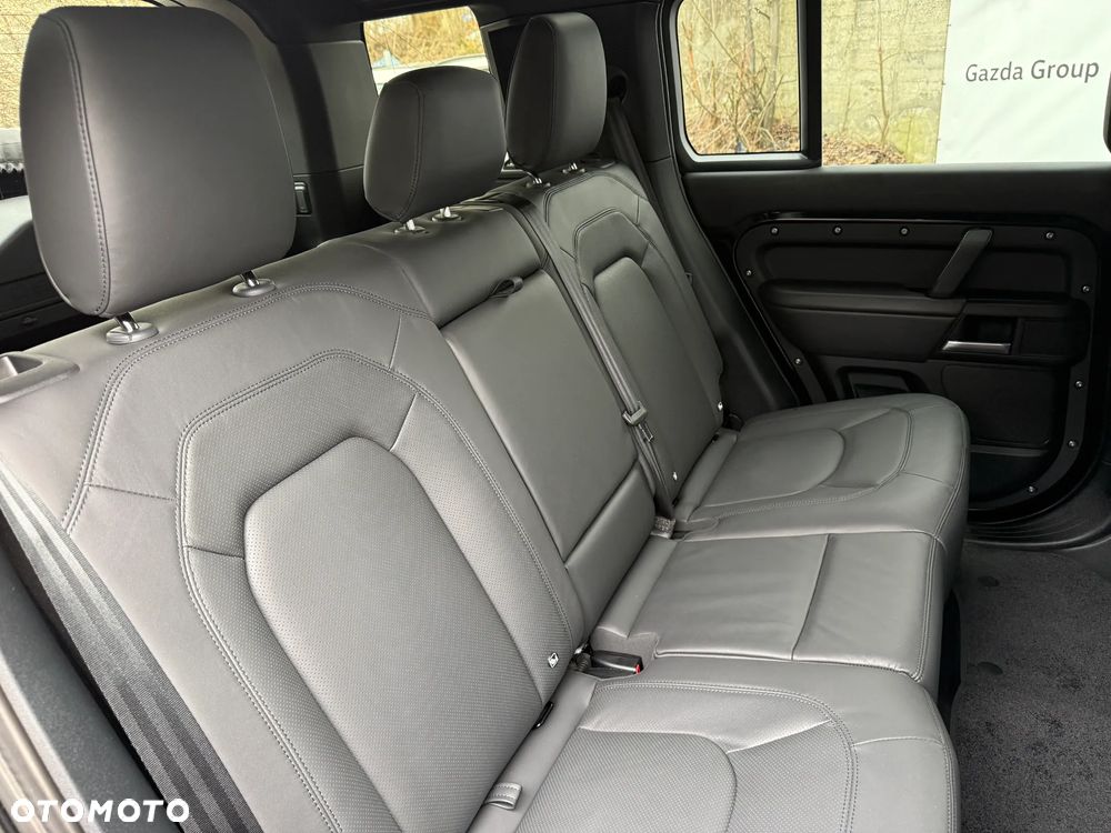 Land Rover Defender 110 D300 X-Dynamic HSE - 16