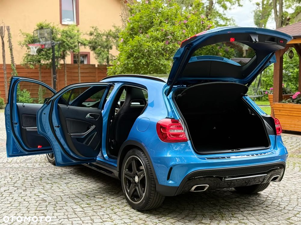Mercedes-Benz GLA - 37