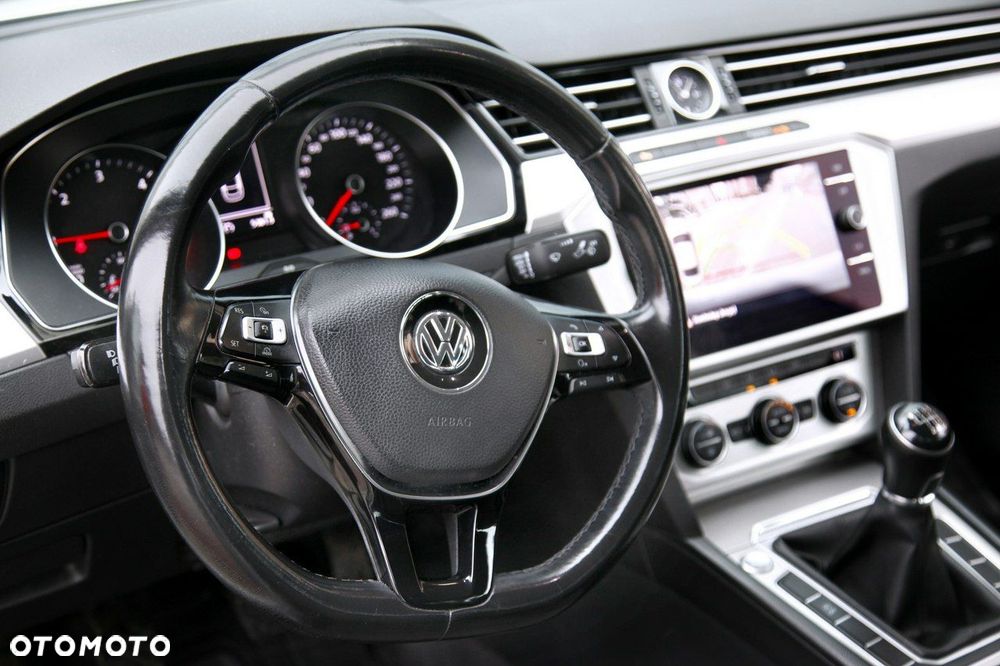 Volkswagen Passat - 15