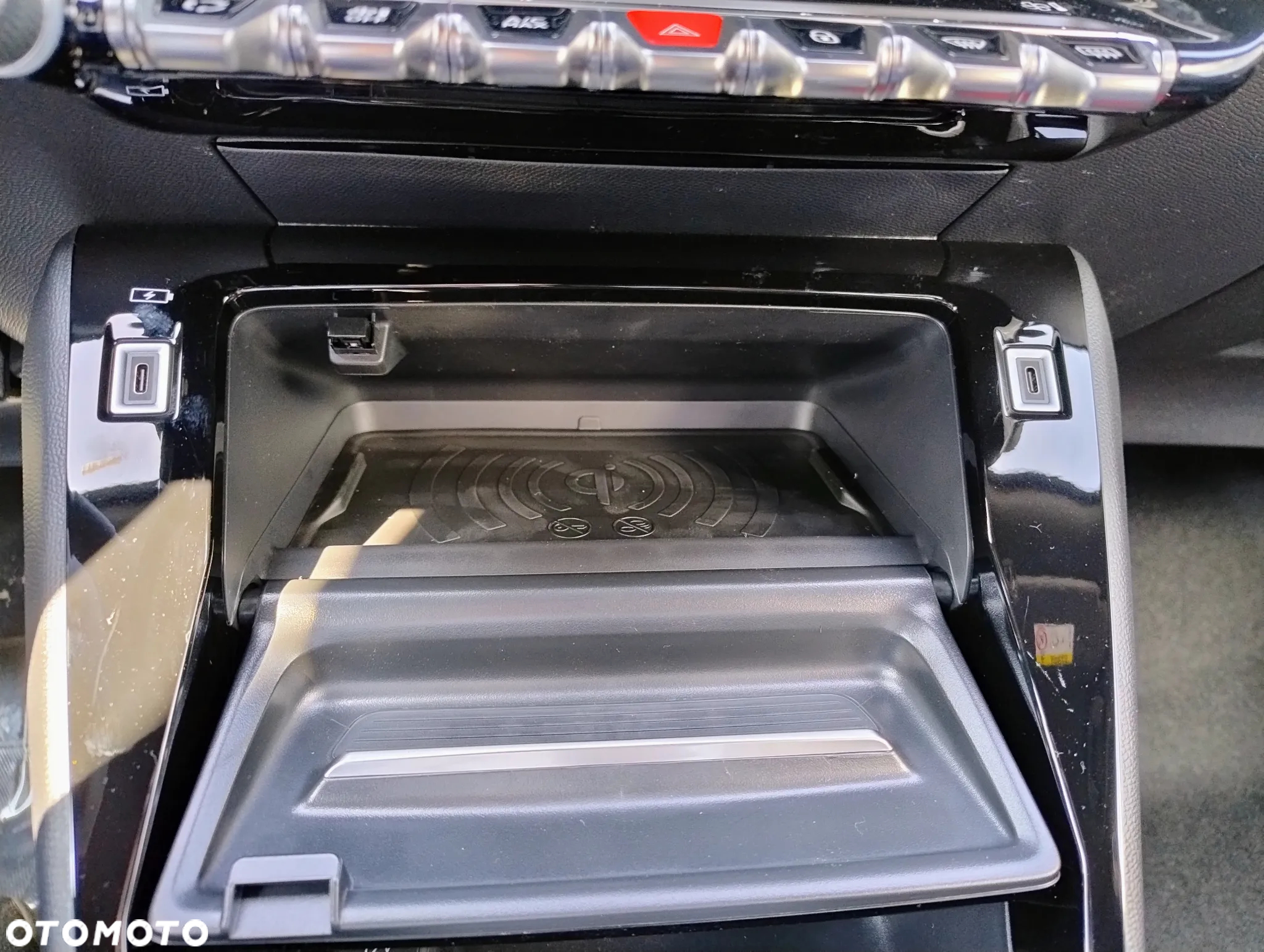Peugeot 2008 PureTech 100 Allure S&S BVM6 - 27