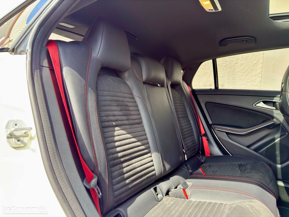 Mercedes-Benz CLA 45 AMG 4Matic Speedshift 7G-DCT Night Edition - 13