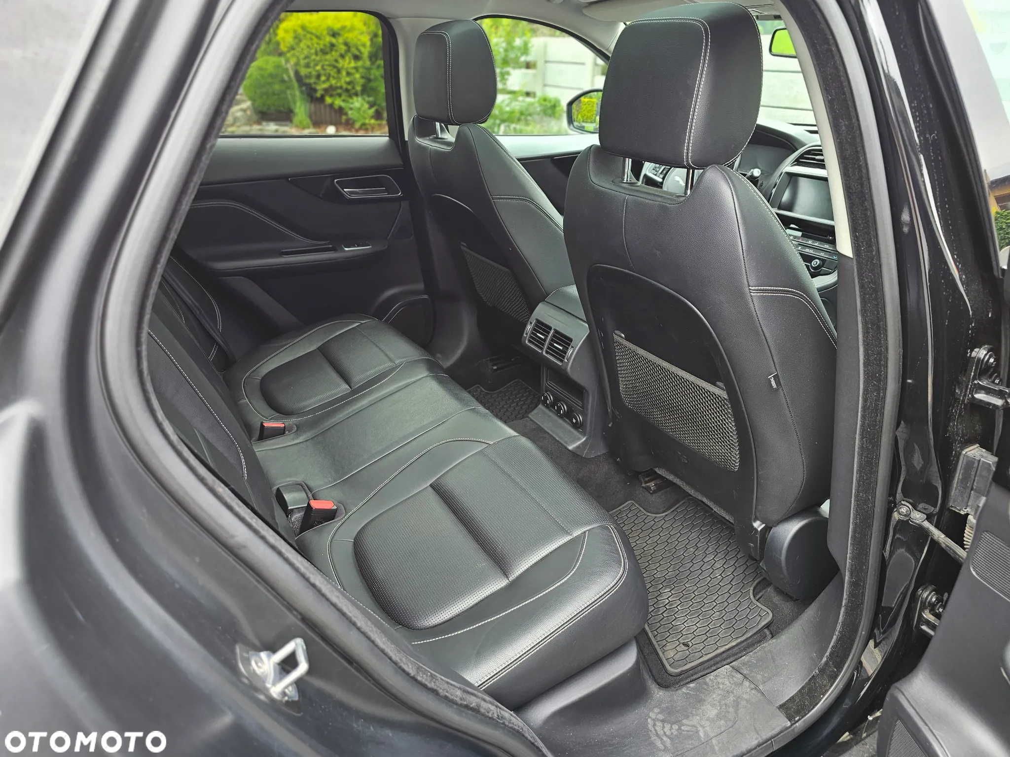 Jaguar F-Pace 2.0 i4D AWD R-Sport - 11