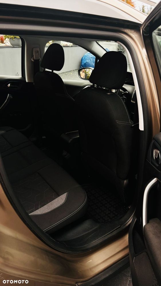 Peugeot 2008 1.2 Pure Tech Allure S&S - 17