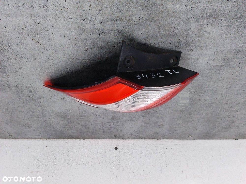 LAMPA TYLNA LEWA NISSAN QASHQAI +2 I - 4