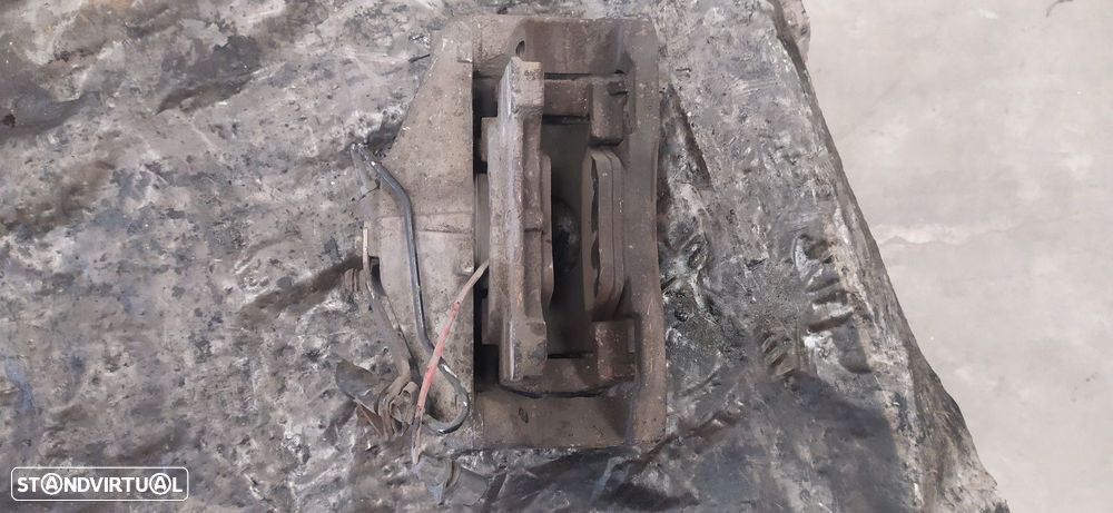 PINÇA TRAVÃO FRONTAL DIREITA AUDI A8 2003 - 1