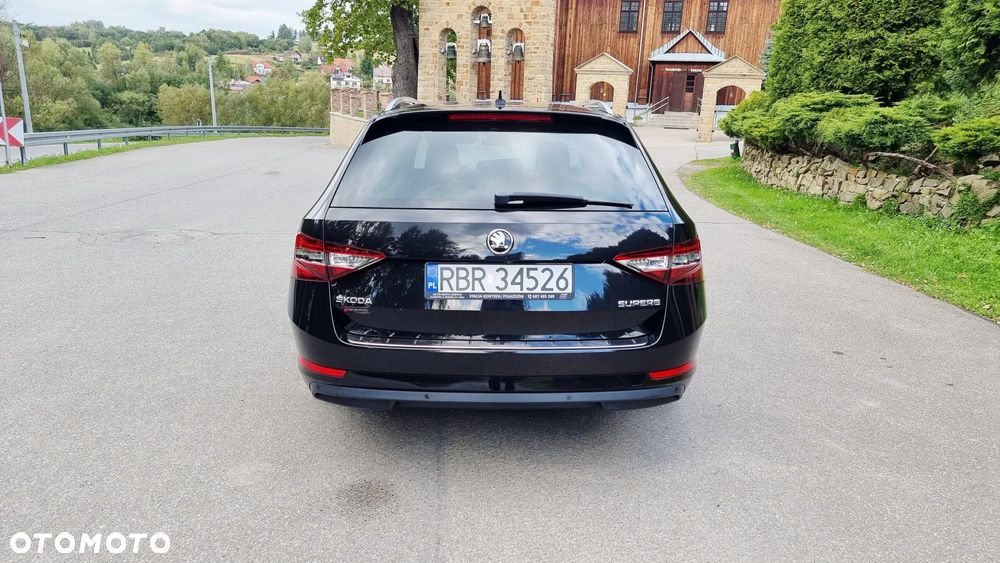 Skoda Superb Combi 2.0 TDI DSG Premium Edition - 23