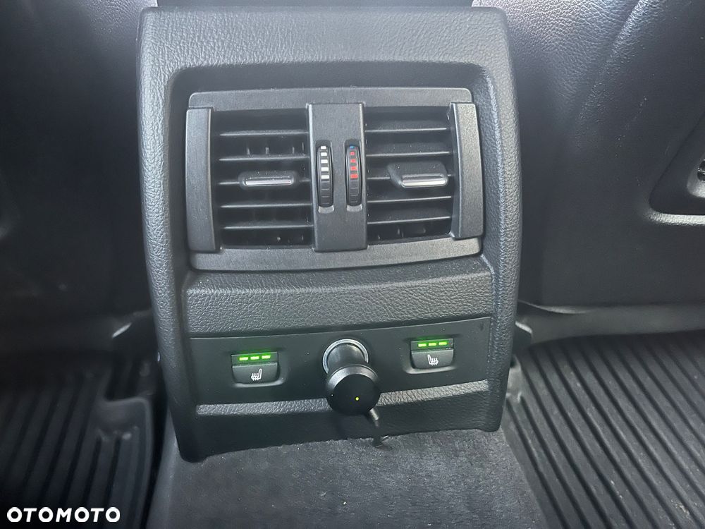 BMW Seria 3 320d xDrive Sport-Aut Luxury Line - 32