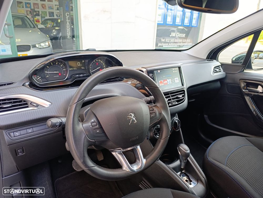 Peugeot 208 1.2 PureTech Signature EAT6 - 9