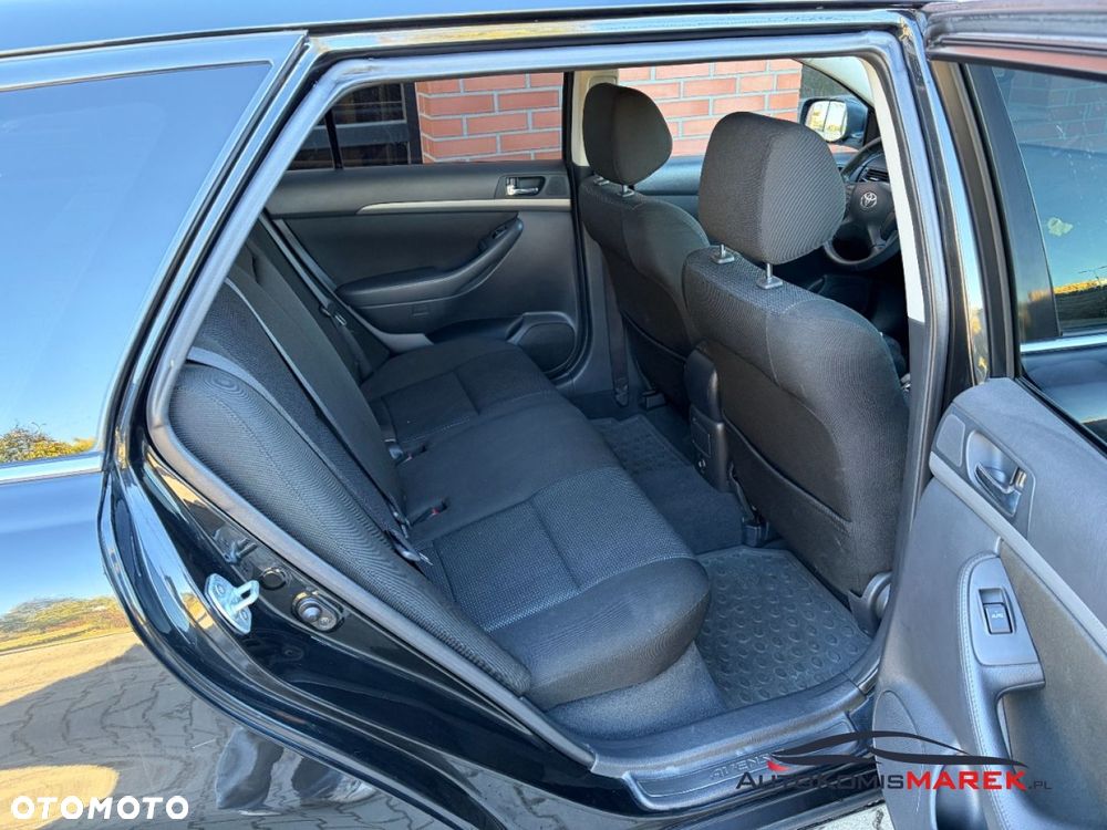 Toyota Avensis - 14