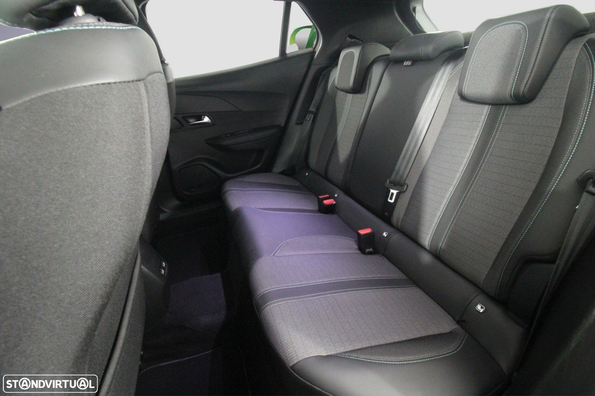 Peugeot e-2008 - 8