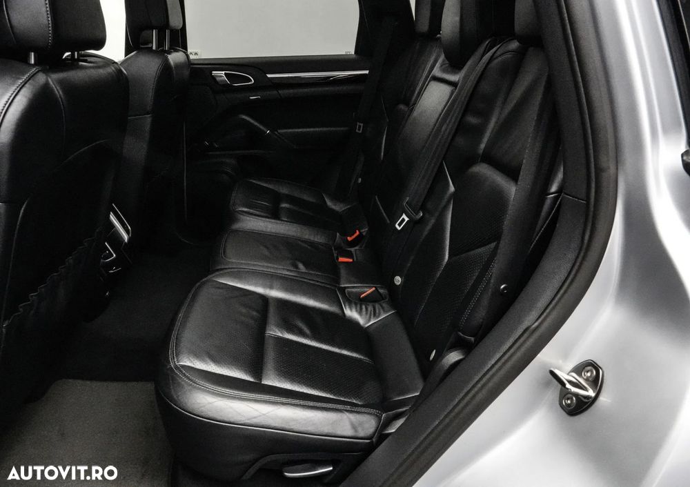 Porsche Cayenne 3.0 L V6 - 17