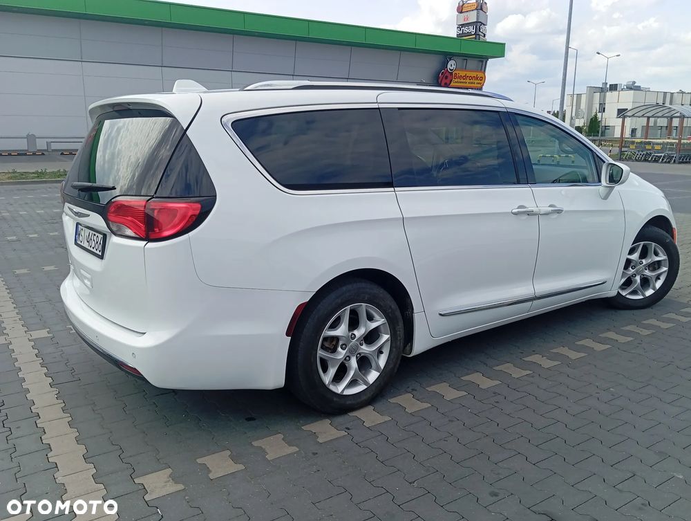 Chrysler Pacifica - 9