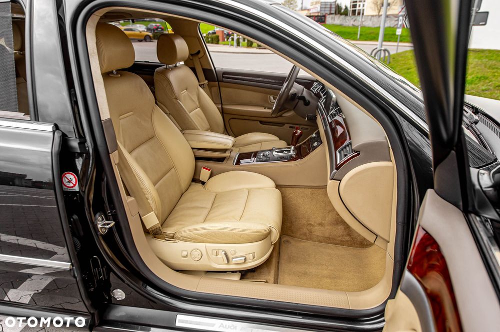 Audi A8 4.2 Quattro - 21