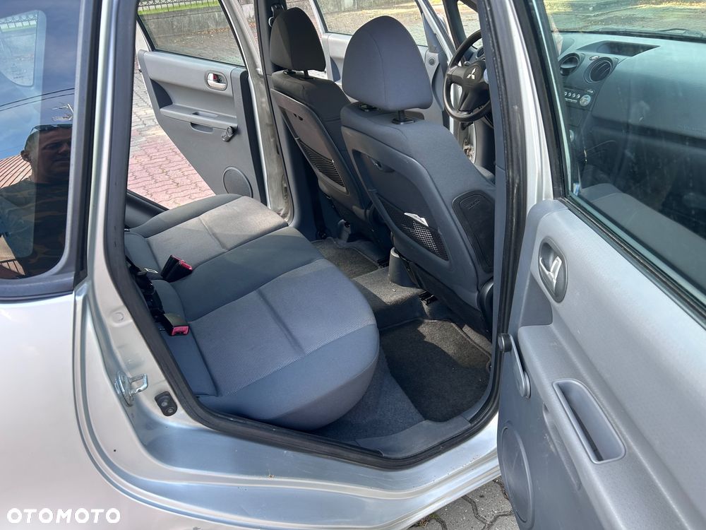 Mitsubishi Colt 1.3 Inform - 13