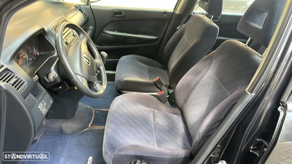 Honda Stream 1.7 ES - 10