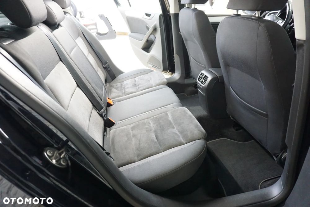 Volkswagen Golf 2.0 TDI DPF Highline - 24