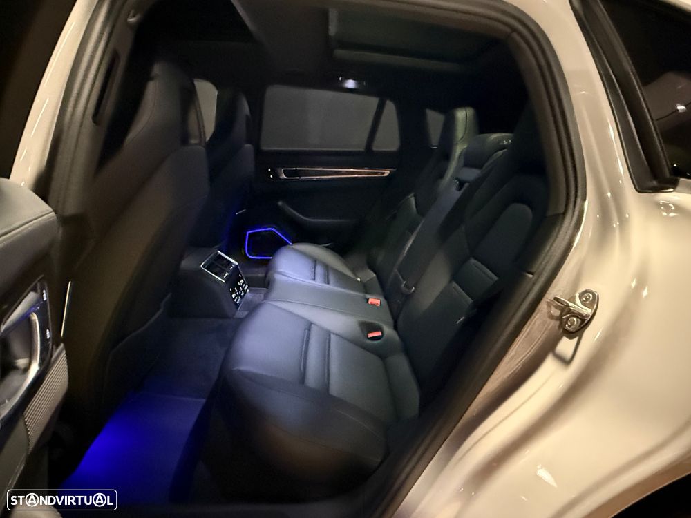 Porsche Panamera Sport Turismo 4 E-Hybrid Platinum Edition PDLS - 31