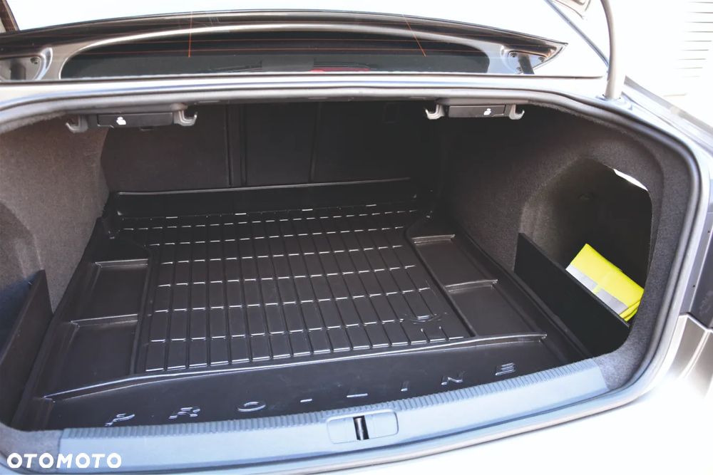 Volkswagen Passat 2.0 TDI Highline DSG - 14