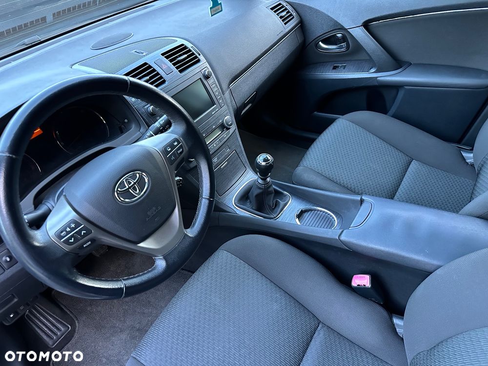 Toyota Avensis - 15