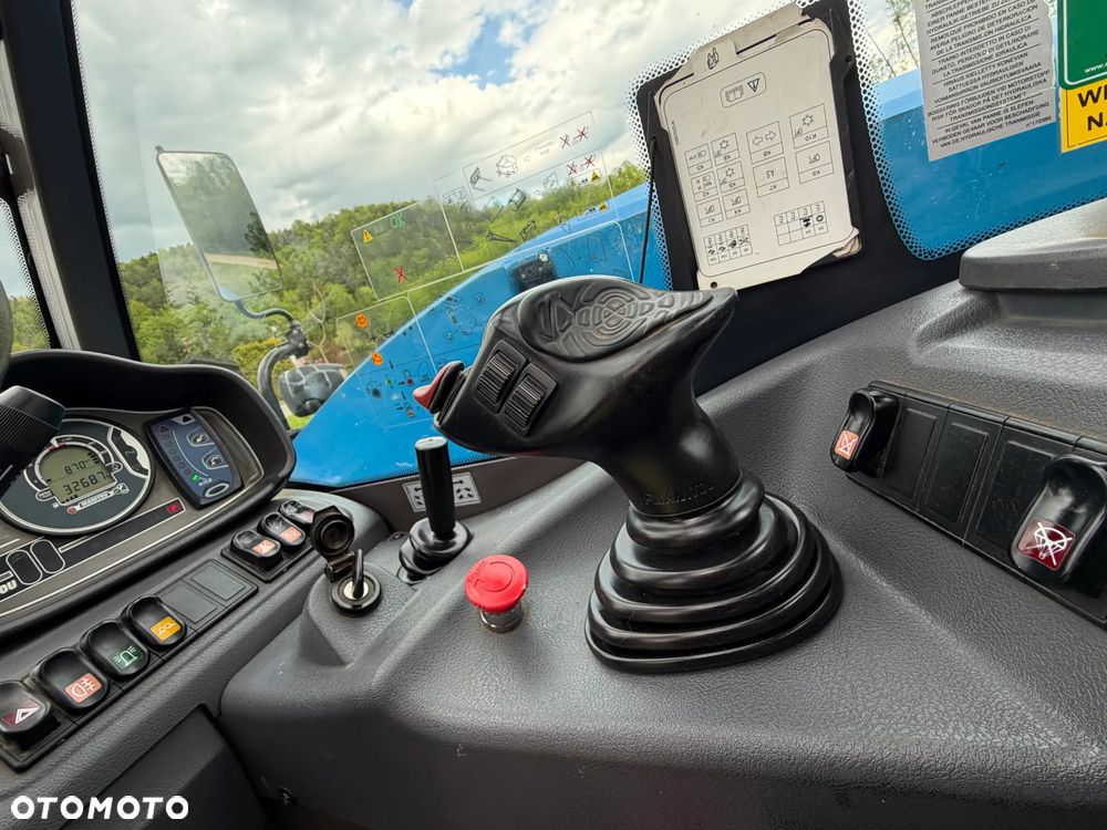 Manitou MT625H. Wersja COMFORT lepsza od Easy!! Ładowarka Teleskopowa 6 metrów Wysuw. Udźwig 2,5tony. Jak Nowa z Salonu. Pochodzi z Gospodarstwa Norweskiego! 2017rok. przebieg tylko 3200mtg. Silnik Kubota 4cyl. Mocny 80 Km. ZERO ZUŻYCIA ORYGINAŁ. Bez luzów i wycieków. Aktualna DEKRA BMWT. Mała Gabarytowo a Bardzo wydajna maszyna. Opony Nowe! Szybka wolna jazda. 3tryby skrętu! Zadbany sprzęt. Okazja - 30