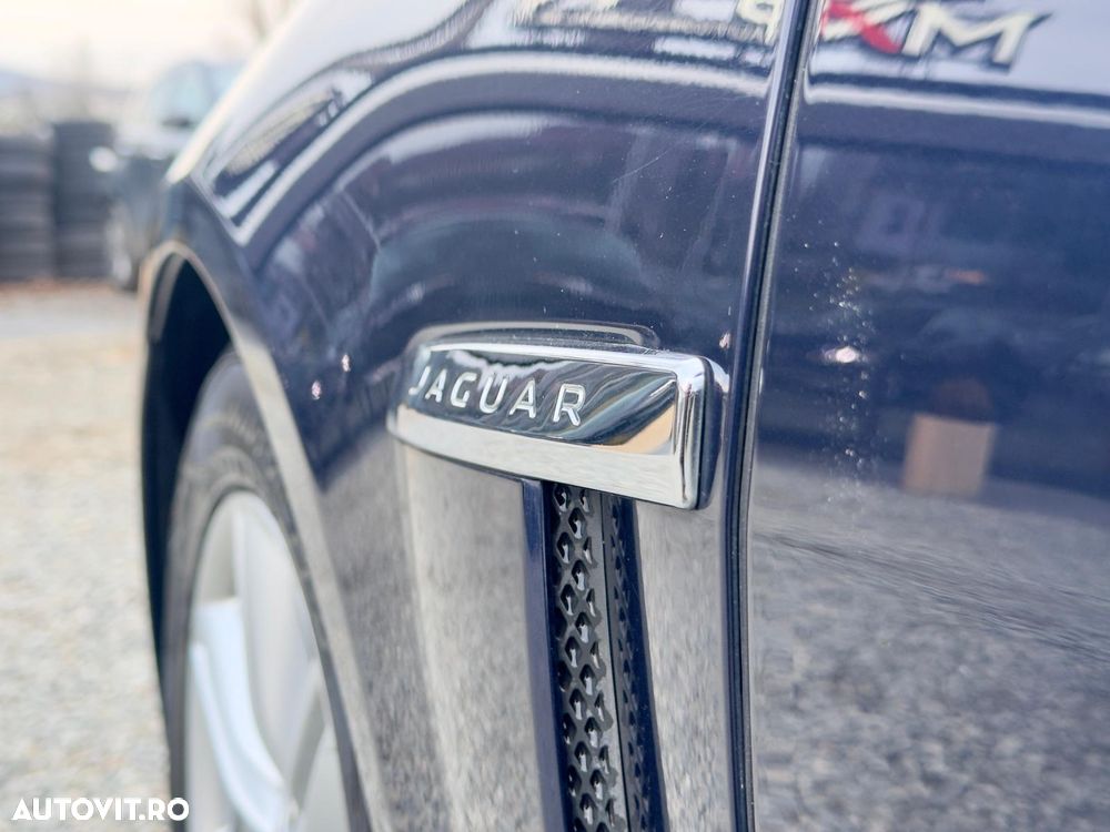 Jaguar XF 2.2D - 15