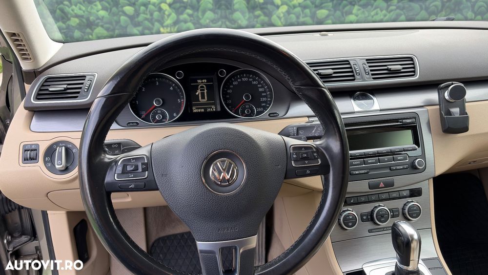 Volkswagen Passat 2.0 TDI Blue TDI DSG Comfortline - 9