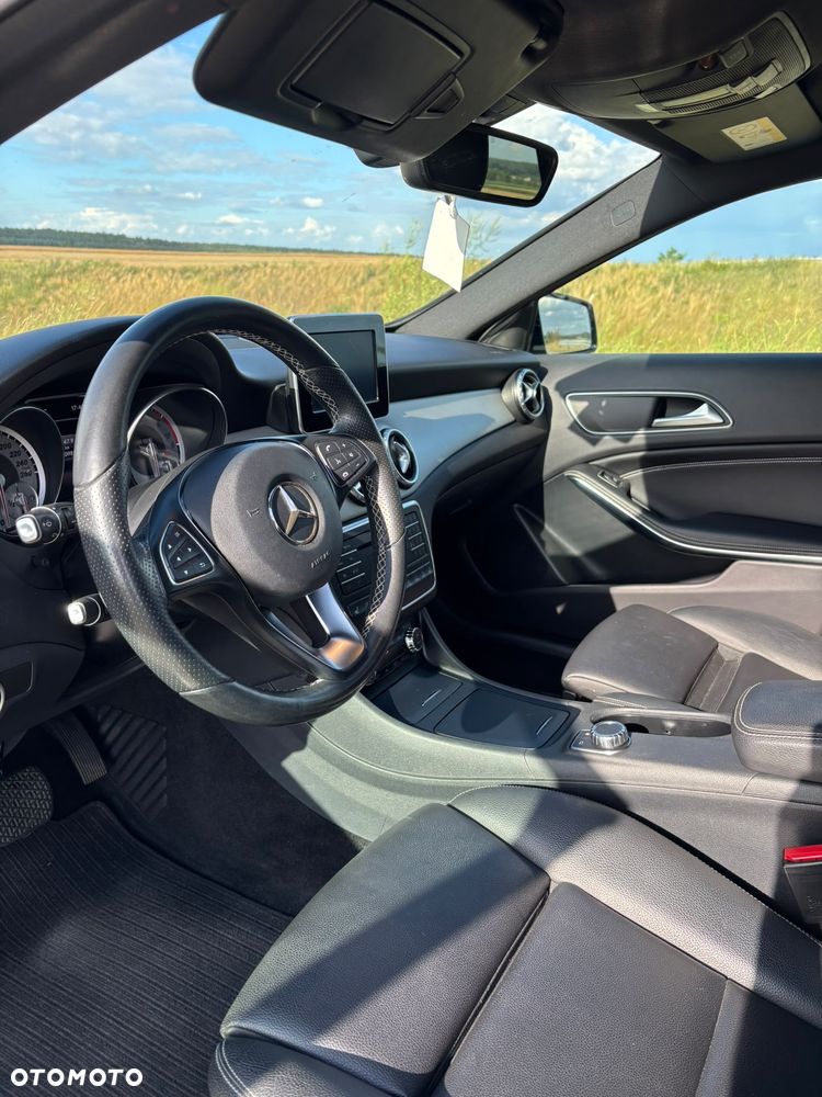 Mercedes-Benz GLA 220 d 4-Matic Urban - 11