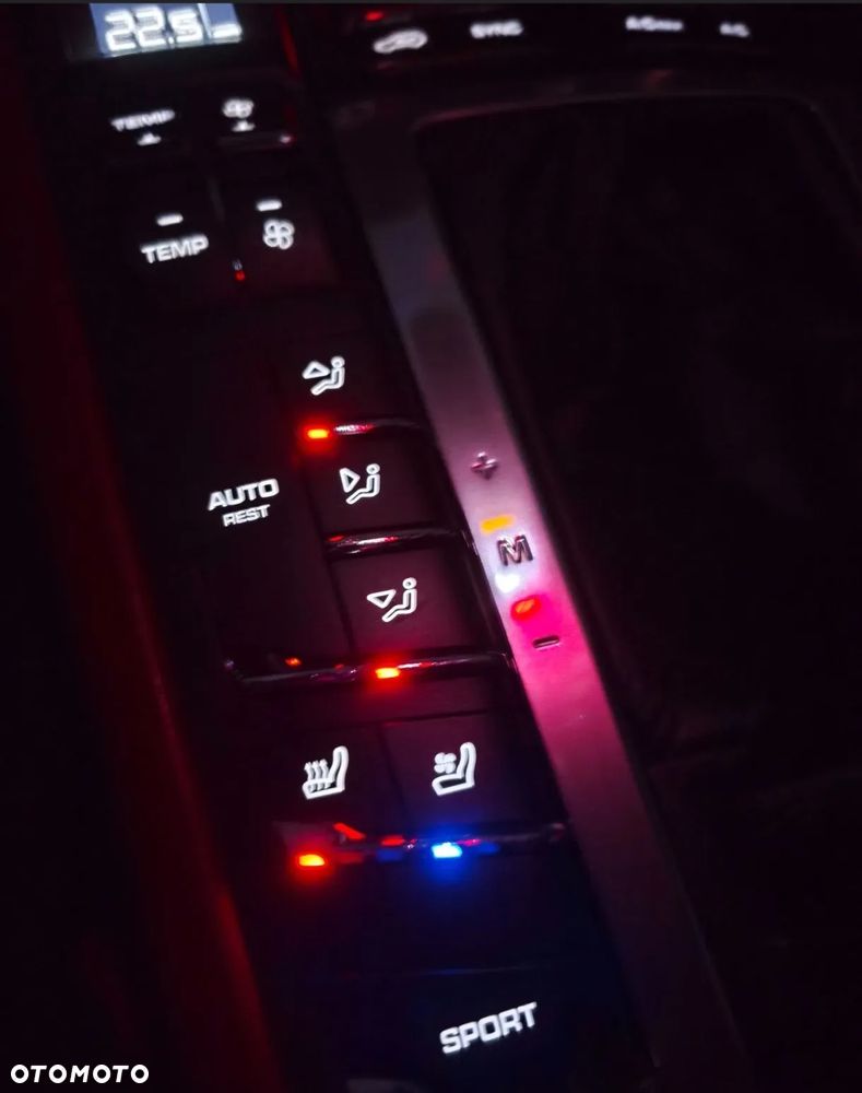 Porsche Macan Turbo PDK - 30