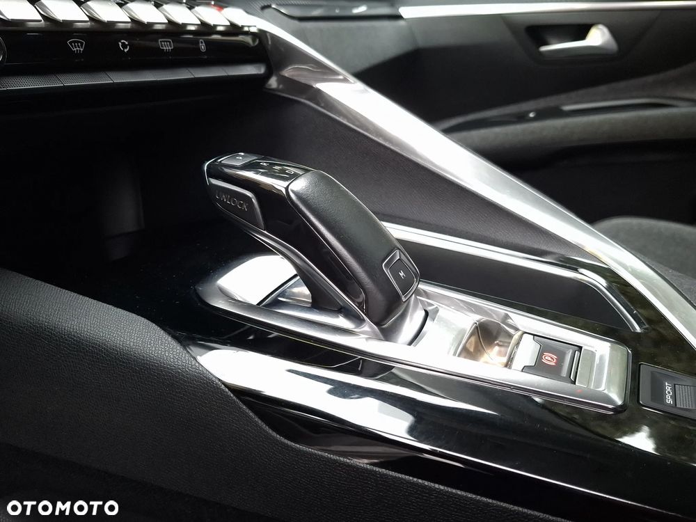 Peugeot 5008 BlueHDi 120 EAT6 Allure - 11