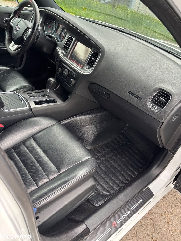 Dodge Charger 5.7 V8 RT - 21