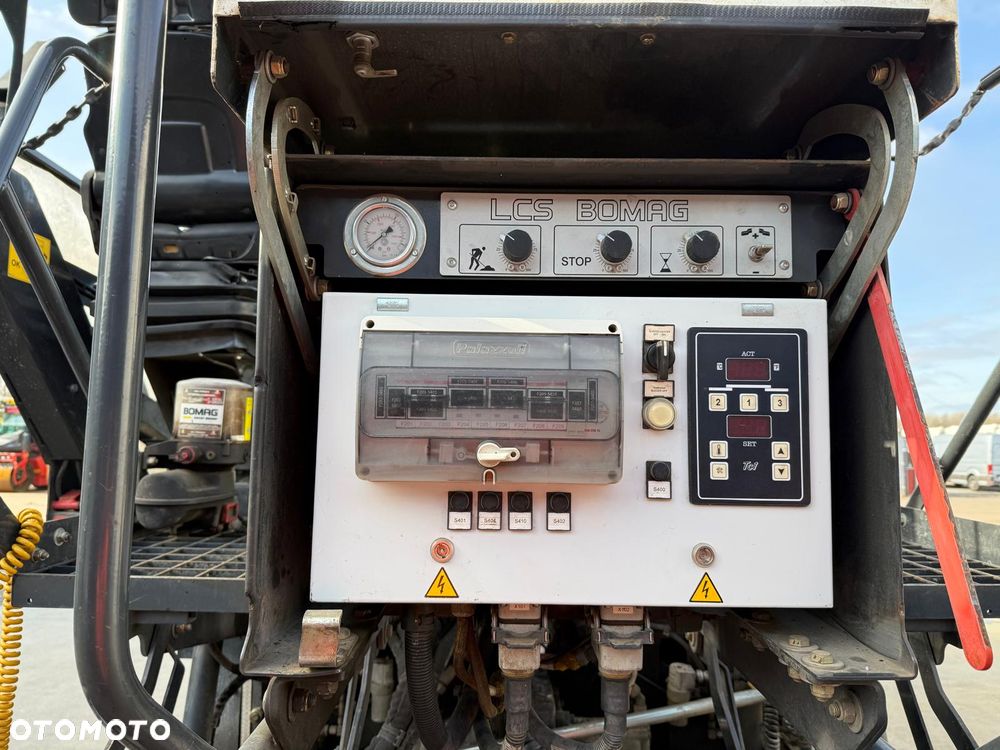 Bomag BF 300 C - 21