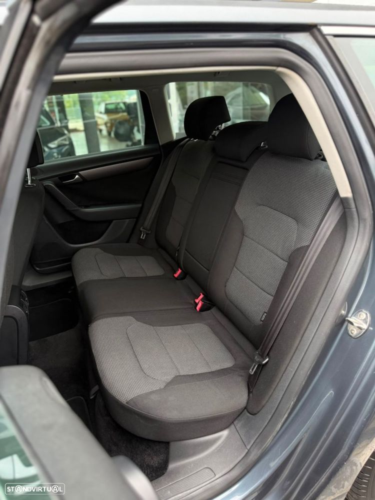 VW Passat Variant 1.6 TDI BlueMotion - 9
