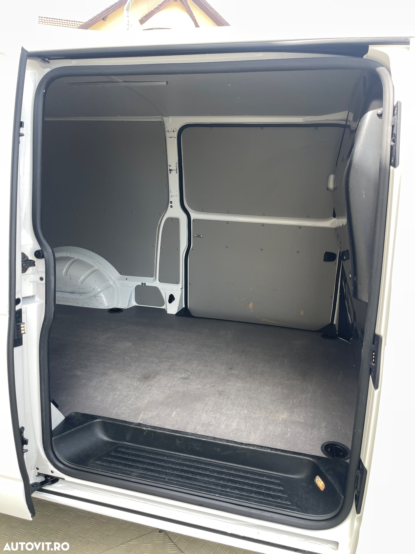 Volkswagen Transporter 2.0TDI  LUNG  2CULISANTE  USI SPATE - 23