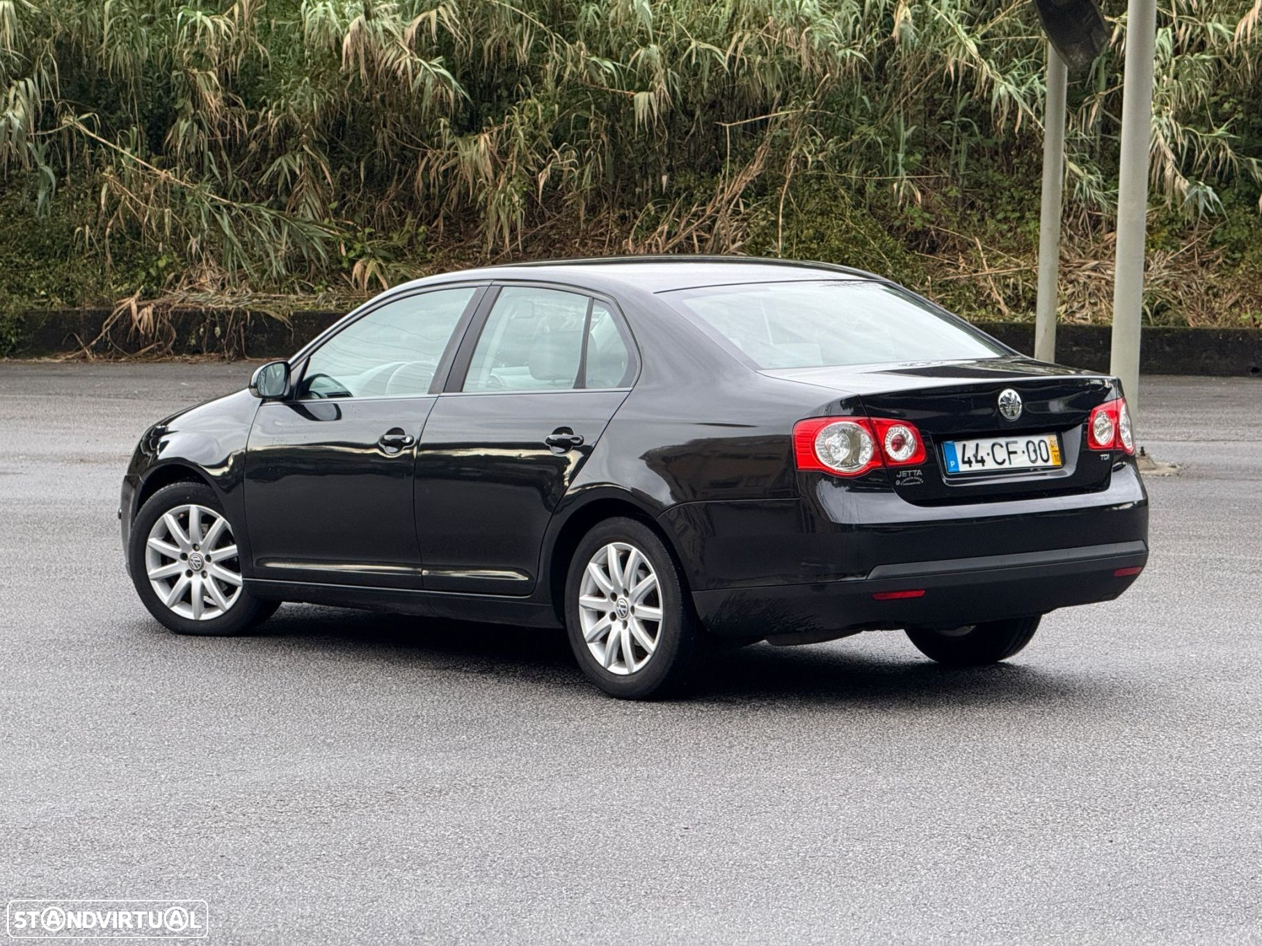 VW Jetta 1.9 TDi Confortline - 4