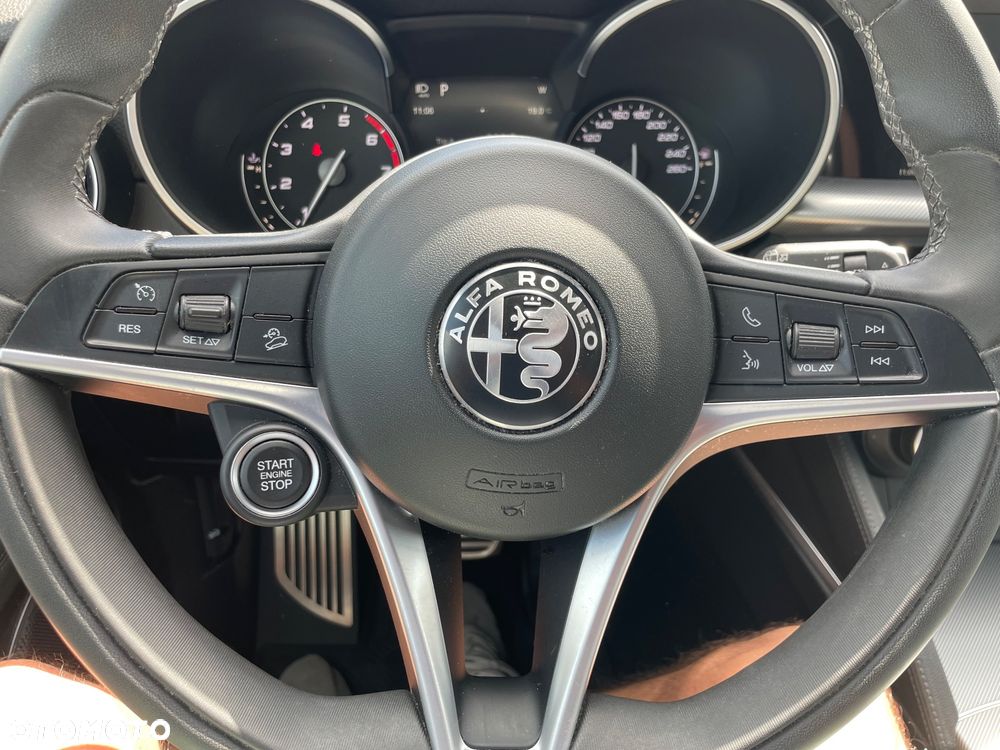 Alfa Romeo Stelvio 2.0 Turbo Sprint Q4 - 13